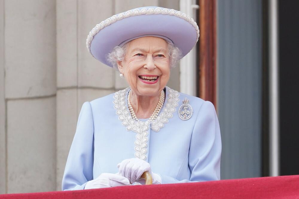 NAPRAVILA JE OGROMAN SKANDAL U BAKINGEMSKOJ PALATI A NIKO NIŠTA NE ZNA O NJOJ: Ko je desna ruka kraljice Elizabete