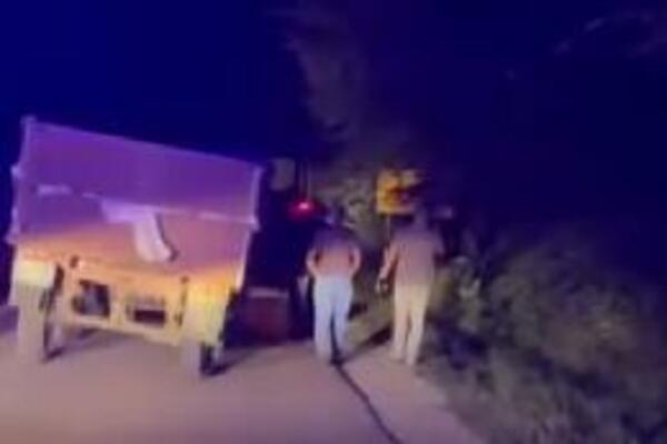 SAOBRAĆAJNA NESREĆA KOD PANČEVA: Motociklista udario u neosvetljenu traktorsku prikolicu (VIDEO)