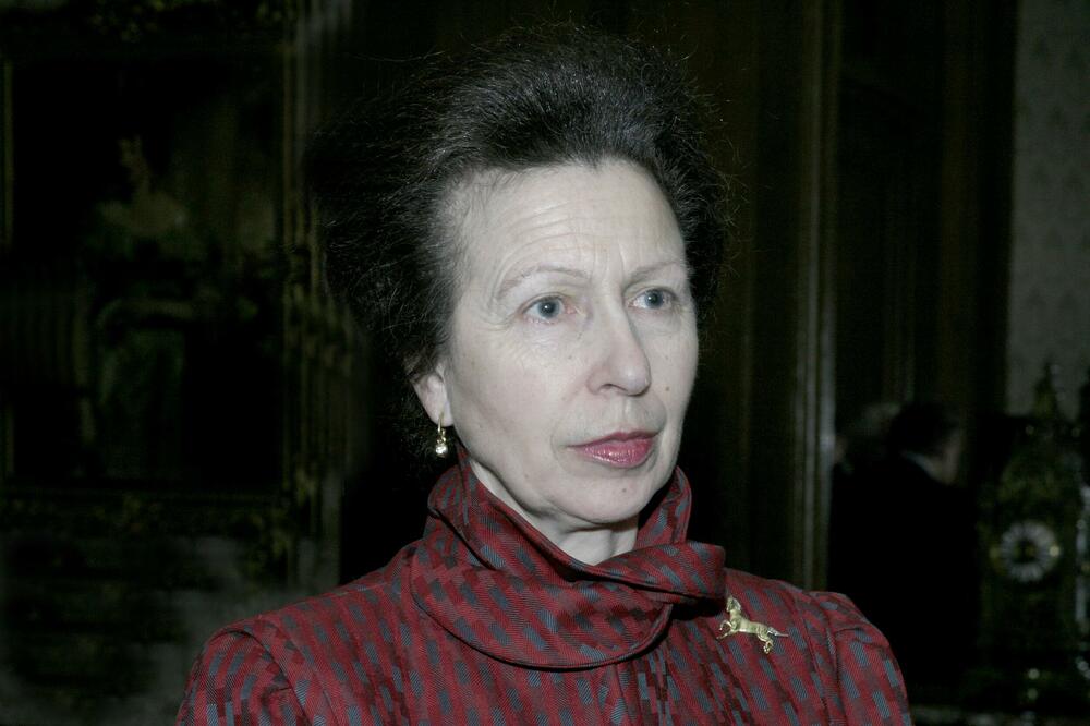 SKANDALOZAN ŽIVOT JEDINE ĆERKE KRALJICE ELIZABETE! Princeza Ana nije fermala živu silu, biografija puna AFERA!