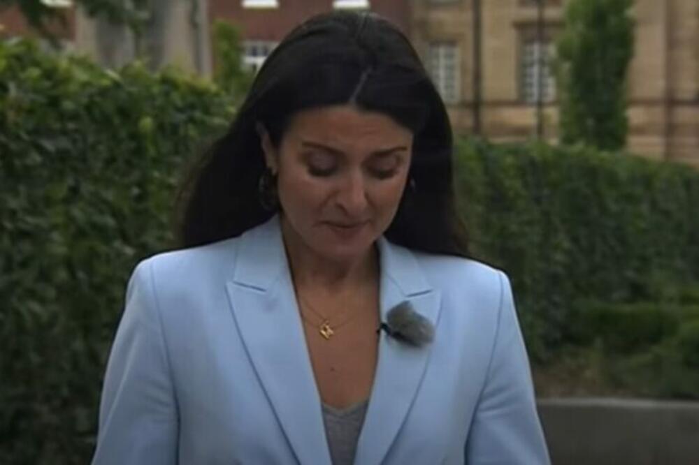 VODITELJKA JE U PROGRAMU UŽIVO SAZNALA NEŠTO ŠOKANTNO, PA JE BRIZNULA U PLAČ! Pred kamerama uradila ovo! (VIDEO)