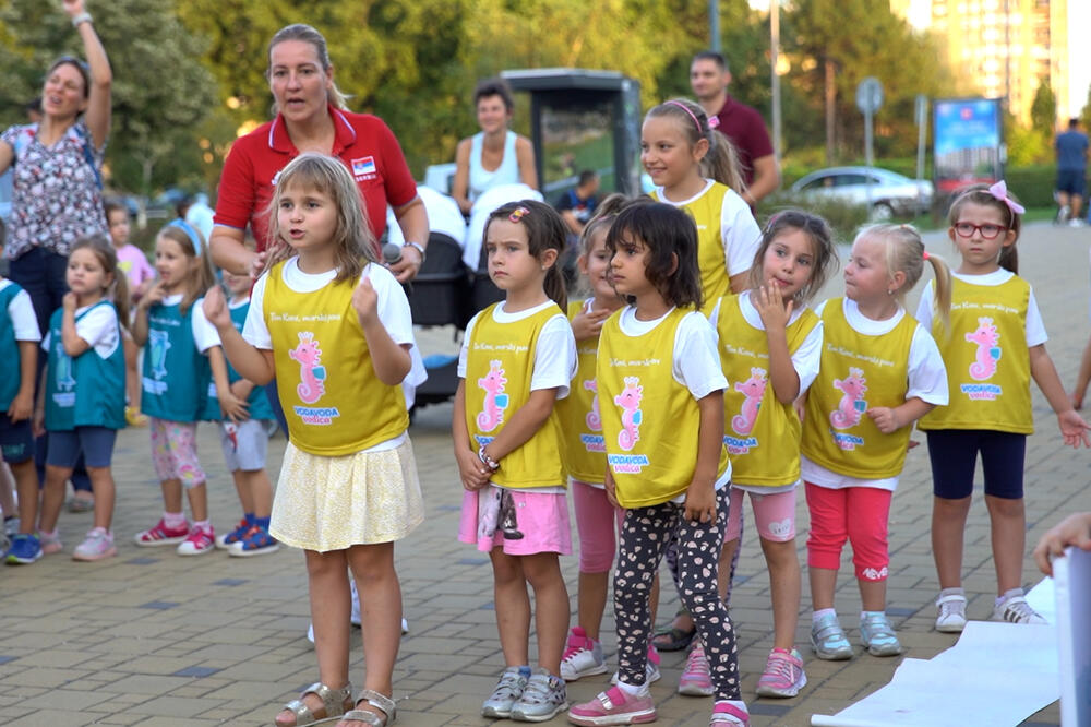 JAVNI TRENING POKRENUO SVE SUBOTIČANE: Projekat "Aktivnija Srbija" oduševio i STARE i MLADE! (FOTO) (VIDEO)