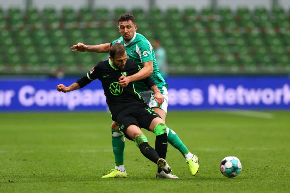 Miloš Veljković na utakmici Verdera i Volfsburga