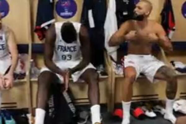 "ŠTA JE, BRE, OVO? JAVNA KUĆA?" Isplivao "prljav veš" iz svlačionice Francuza - HAOS JE BLAGA REČ! (VIDEO)