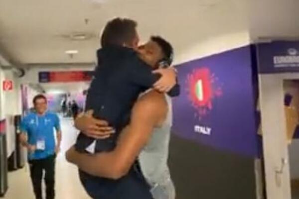 KADA JE POLJUBIO JANISA POSLE POBEDE NAD SRBIJOM, GRK GA JE OPSOVAO ZA SVE PARE! Neprijatno slavlje za Poceka!