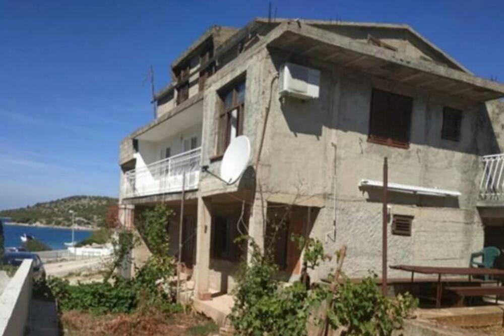 "DA NIJE ISPOD RUDNIK ZLATA?!": Najskuplji OGLAS za kuću pored mora "zapalio" Hrvate (FOTO)