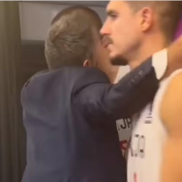 SELEKTOR ITALIJE ŠOKIRAO NAŠE IGRAČE! Sačekao ih u svlačionici i redom tešio! (VIDEO)