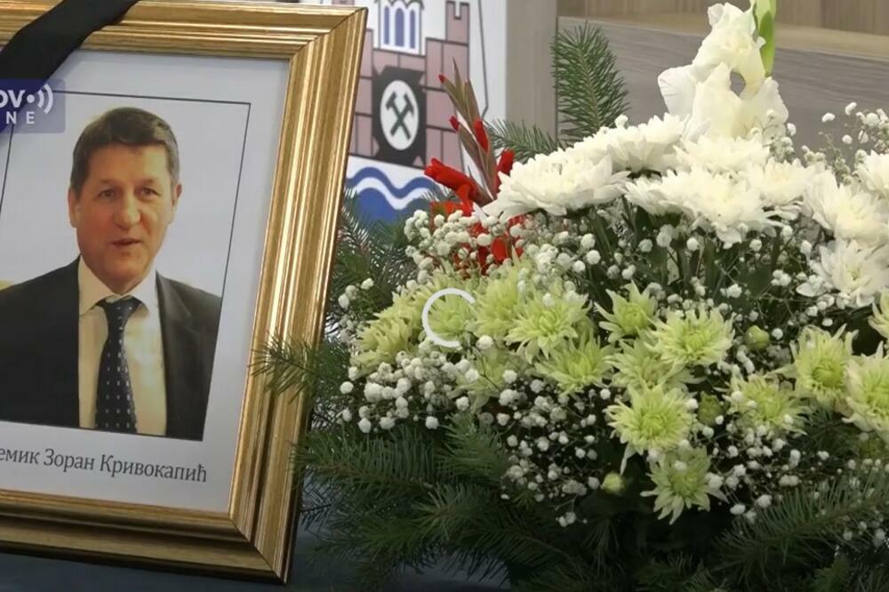 GRAĐANI SE OPRAŠTAJU OD HIRURGA KRIVOKAPIĆA KOJI JE PRERANO OTIŠAO: U Opštini Zvečan DAN ŽALOSTI (VIDEO)