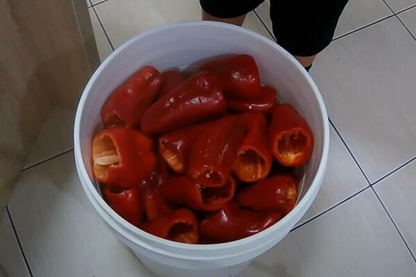 Recept za ukusnu peglanu papriku će vas raspametiti: Naše bake su to radile bez greške, fora je samo u OVOME!