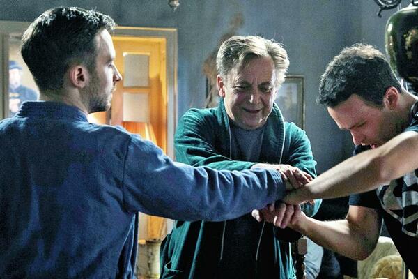 FELIKS KURIR TV U TRCI ZA NAJBOLJU TV SERIJU: Objavljene nominacije za nagradu Zlatna antena! U finalu samo njih 16