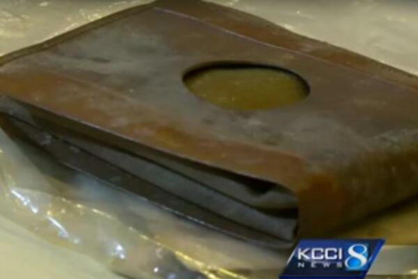 NAŠLI SU NOVČANIK KOJI JE BIO STAR PREKO 70 GODINA! Kada su ga otvorili, ostali su u potpunom šoku i neverici