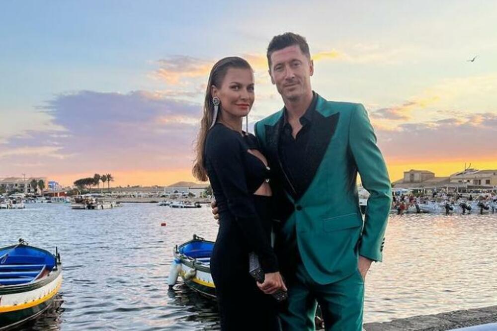 OVO JE ŽENA ROBERTA LEVANDOVSKOG: Voli da POZIRA RAZGOLIĆENA, izgleda KAO BOGINJA, a pazite ČIME SE BAVI! (FOTO)