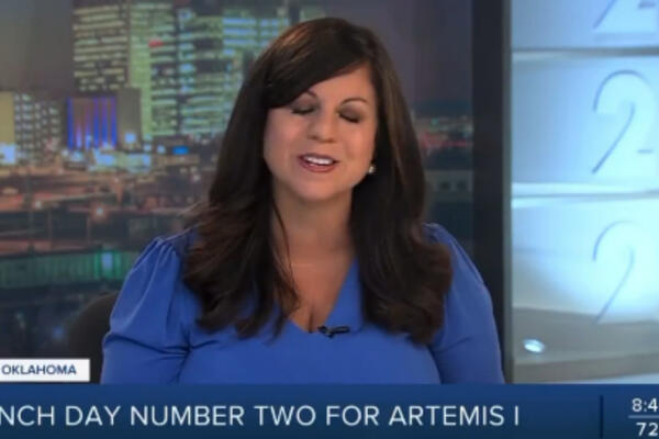 MOŽDANI UDAR UŽIVO! Voditeljka krenula da PONAVLJA REČI, pa usledila BORBA za njen ŽIVOT (VIDEO)