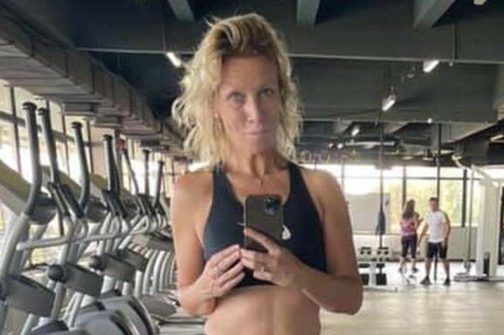 ZAHAROVA U VRELOM IZDANJU, ISPLIVALA FOTKA IZ TERETANE: Ruskinja u malom uskom ŠORCU, sve na IZVOLTE! (FOTO)