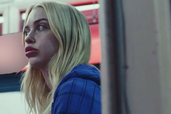 GLUMICA UHVAĆENA KAKO SNIMA FILMOVE ZA ODRASLE, SVI JE PREPOZNALI U SCENAMA: Doživećete ŠOK kada je vidite (FOTO)