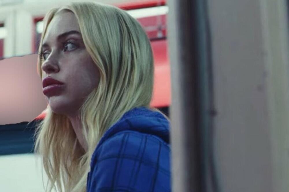 GLUMICA UHVAĆENA KAKO SNIMA FILMOVE ZA ODRASLE, SVI JE PREPOZNALI U SCENAMA: Doživećete ŠOK kada je vidite (FOTO)