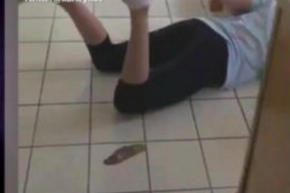 NAJNOVIJI IZAZOV KRUŽI INTERNETOM I LJUDI SE PITAJU DA LI JE OVO NORMLANO?! Pogledajte i prosudite sami! (VIDEO)