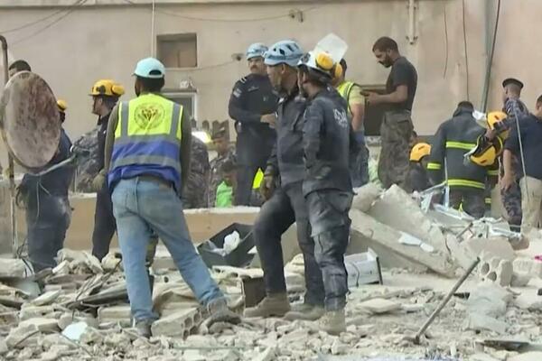 SRUŠILA SE ZGRADA U JORDANU: Najmanje 5 osoba POGINULO, spasioci rade sve što mogu (VIDEO)