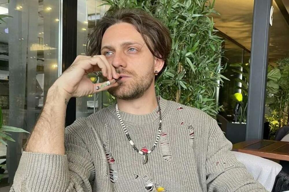 VRATIO SE I POSTAO PAPUČAR?! Alen Ademović ŠOKIRAO novim pojavljivanjem u javnosti! (FOTO)