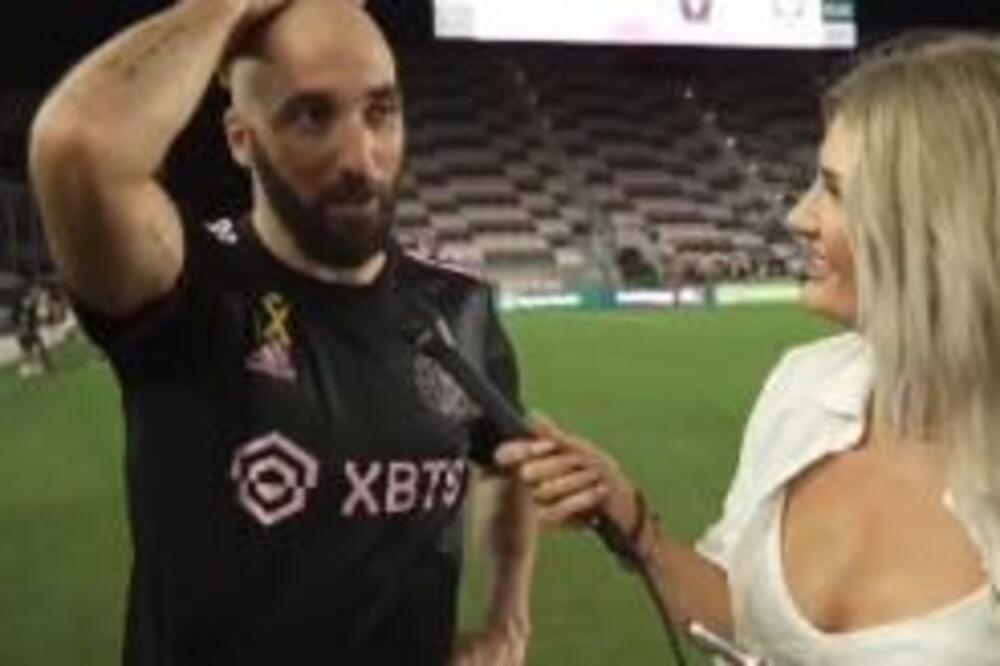 IGUAINU NIJE BILO DOBRO KADA JE VIDEO KAKVA SE*S BOMBA GA INTERVJUIŠE! (VIDEO)