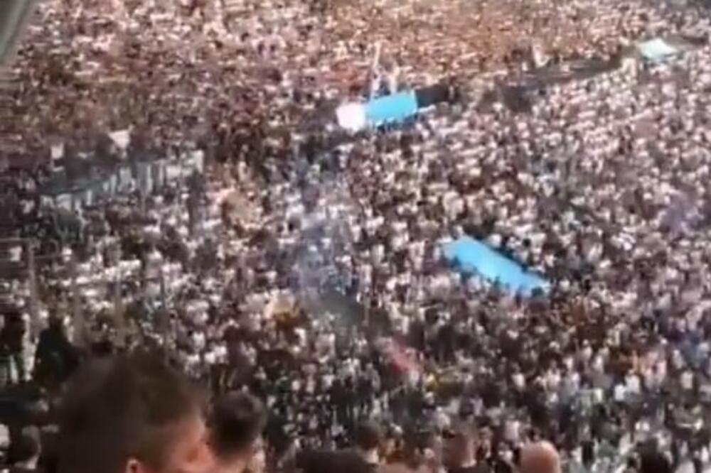 UŽASNE VESTI! Navijač teško povređen posle pada sa tribine - njegova devojka Kristina OTKRILA jezive detalje! VIDEO