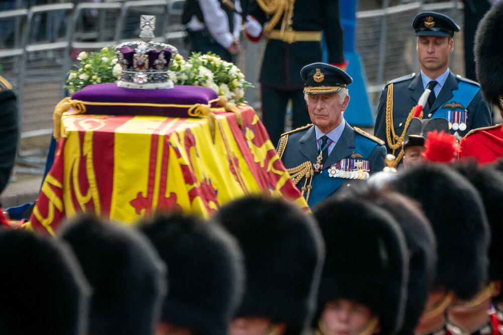BEZ POSEBNIH TRETMANA: Stroga PRAVILA na sahrani kraljice Elizabete važiće i za SVETSKE LIDERE!