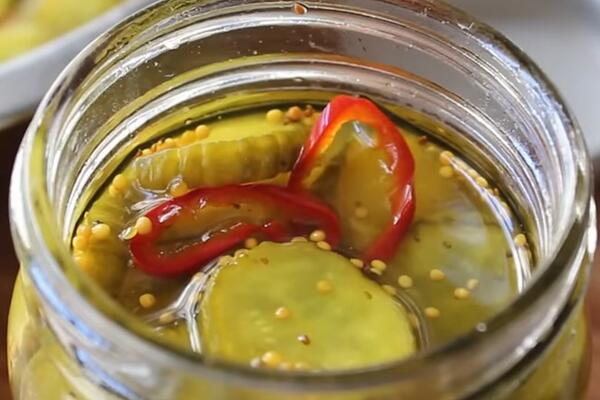 RECEPT ZA KISELE KRASTAVCE KAKVE DO SAD NISTE PROBALI: Napravite ZIMNICU na TRADICIONALNI NAČIN