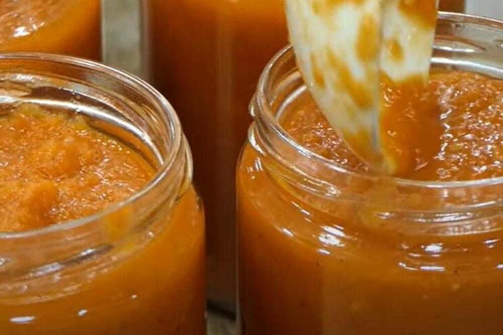 ZABORAVITE NA KONZERVE, SPREMITE ZIMNICU ZA POŽELETI KOD KUĆE: Paradajz PELAT se meša u SVAKO JELO (RECEPT)