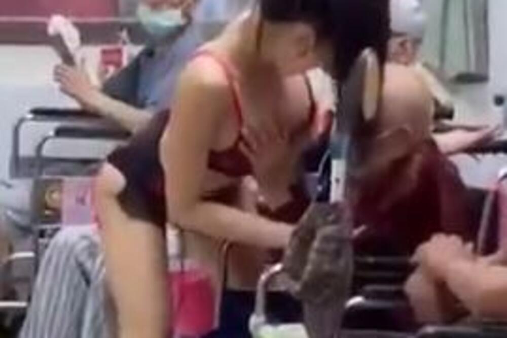 STRIPTIZETU HVATALI ZA GOLE GRUDI U STARAČKOM DOMU, IZAŠAO I SNIMAK: Penzioneri u TRANSU! (VIDEO)