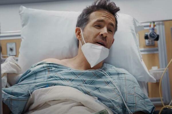 GLUMAC PRED KAMERAMA SAZNAO DA JE BOLESTAN! Odmah je snimio šta mu se POJAVILO NA CREVU, HOROR (VIDEO)