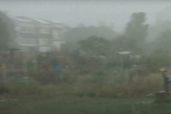 STRAVIČNO NEVREME POGODILO ČAZMU: Prizoru su APOKALIPTIČNI, OLUJA NOSI SVE PRED SOBOM! (VIDEO)