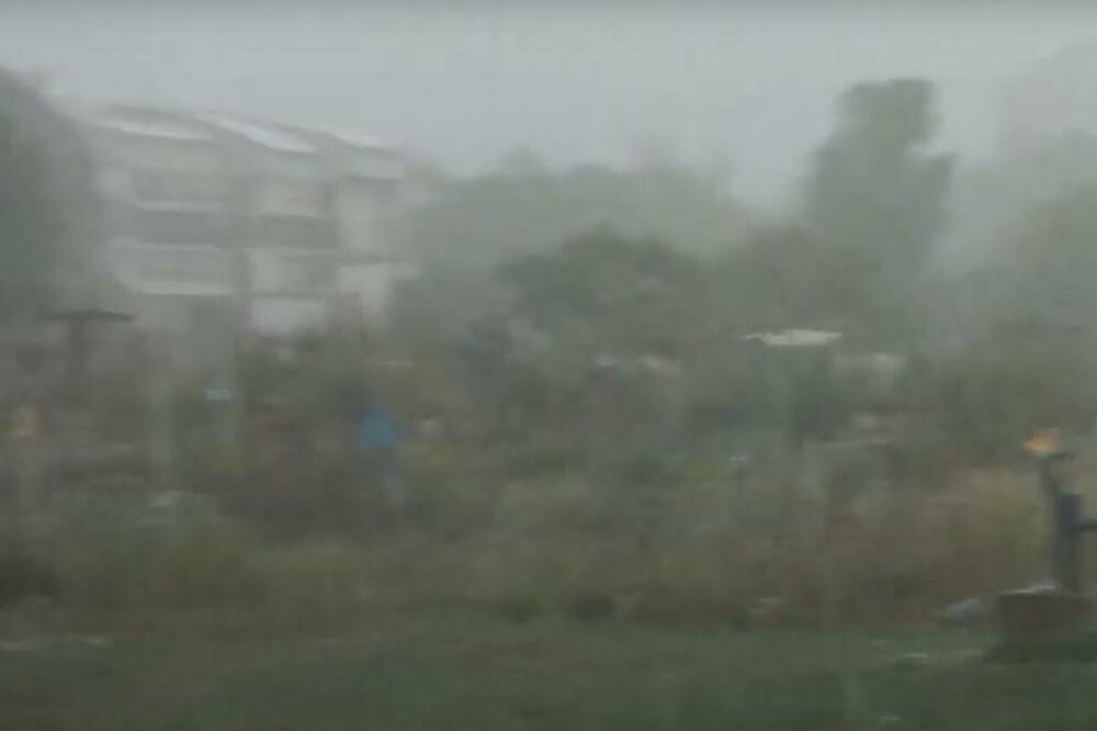 STRAVIČNO NEVREME POGODILO ČAZMU: Prizoru su APOKALIPTIČNI, OLUJA NOSI SVE PRED SOBOM! (VIDEO)