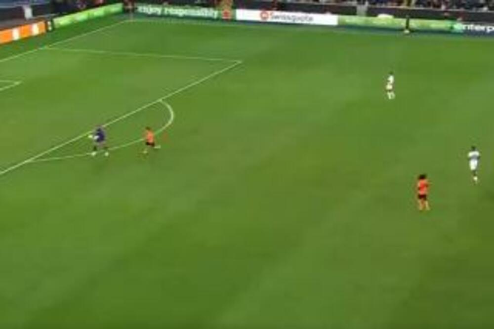 SRBI U NEVERICI GLEDALI! Pogledajte NEVIĐENU GLUPOST golmana Fiorentine! (VIDEO)