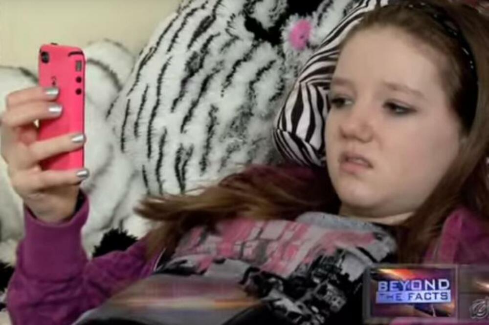 PREVIŠE JE KORISTILA MOBILNI, POSLEDICE SU STRAŠNE: Radila je nešto što svako od nas radi, pa joj se desilo ovo