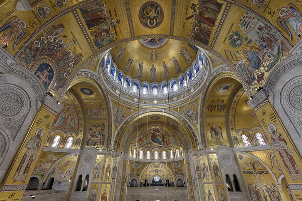 „Gasprom njeft“ u Beogradu otvorio je izložbu „Duša Srbije“ o izradi mozaika za hram Svetog Save