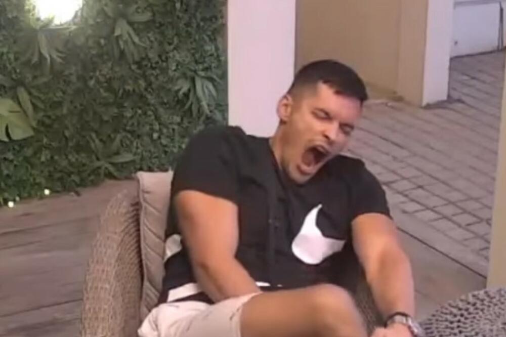 ŠTA TO RADI STANIJIN BIVŠI DEČKO NA FOTKI? Nikada nećete pogoditi! (KVIZ)