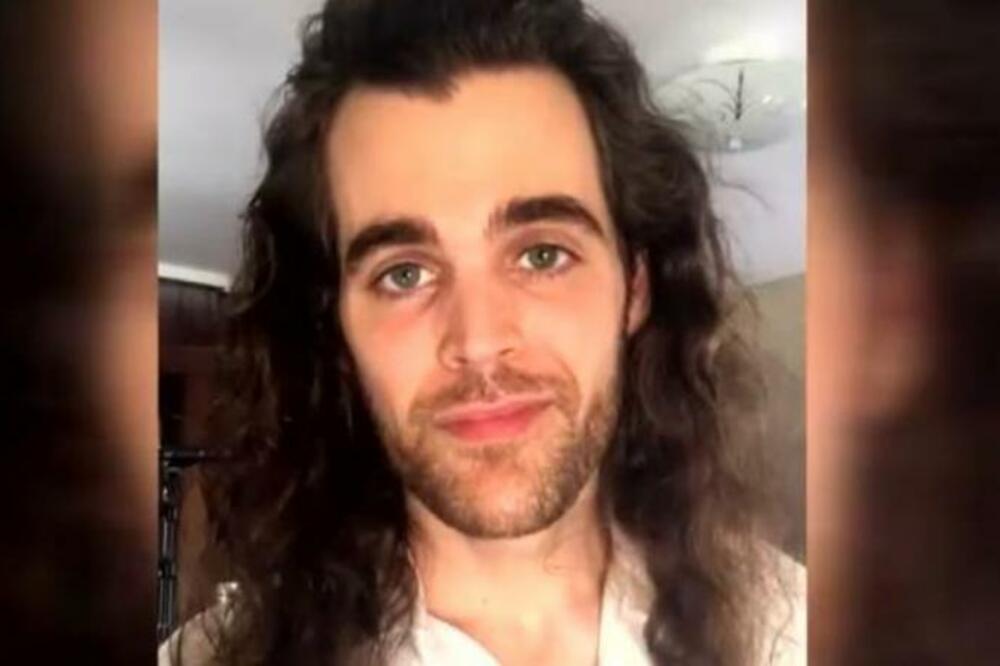 DEČAK I NJEGOVA MAJKA SRELI SU OVOG STRANCA ISPRED PRODAVNICE: Ono što je uradio, promenilo im je život ZAUVEK