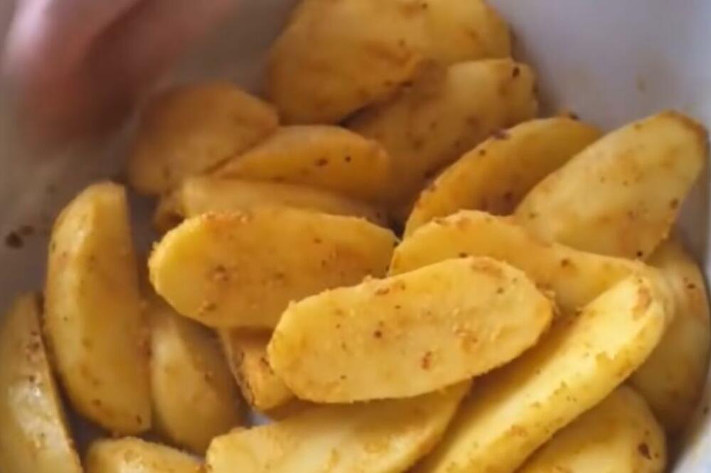 PRE PEČENJA SE U KROMPIR OBAVEZNO STAVLJA JEDAN SASTOJAK: Svetski kuvari OTKRILI TAJNU kako da vam UVEK USPE