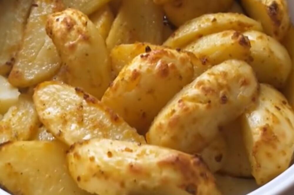 NAJHRSKAVIJI KROMPIR SA JOGURTOM IZ RERNE: Jedan neobičan sastojak ga čini POSEBNIM!