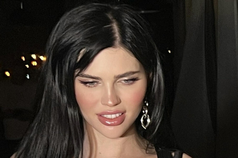 GLEDAĆETE SATIMA U LICE MAJKE DENIZ DEJM: Boginja LEPOTE, a kad čujete ČIME SE BAVI pašće vam VILICA (FOTO)