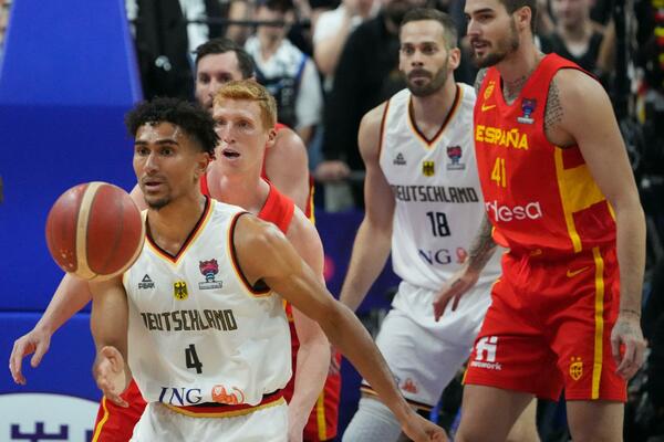 ŠPANIJA RASTUŽILA DVORANU U BERLINU! Evropski klasik u finalu! (FOTO)