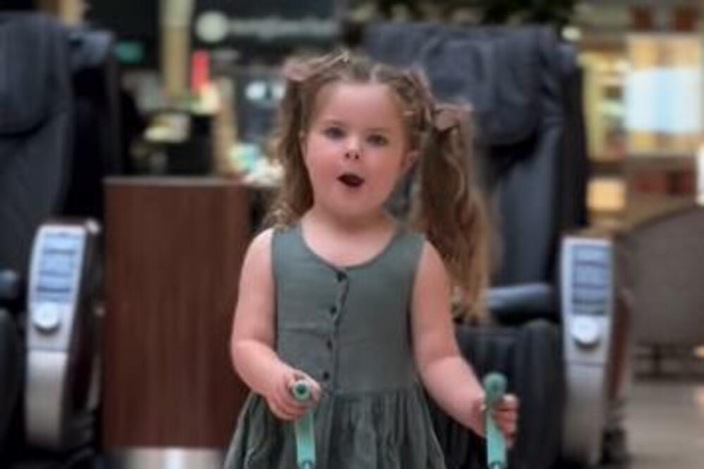 OVA DEVOJČICA (3) JE ANĐEO, A SPAVA SA NAJVEĆOM NAKAZOM KOJU STE VIDELI: Ulazite na sopstvenu odgovornost (FOTO)