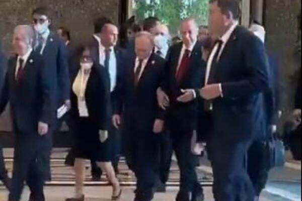 PUTIN I ERDOGAN RUKU POD RUKU: Isplivao novi snimak PRIJATELJA, svima jedna stvar ZAPALA ZA OKO! (VIDEO)