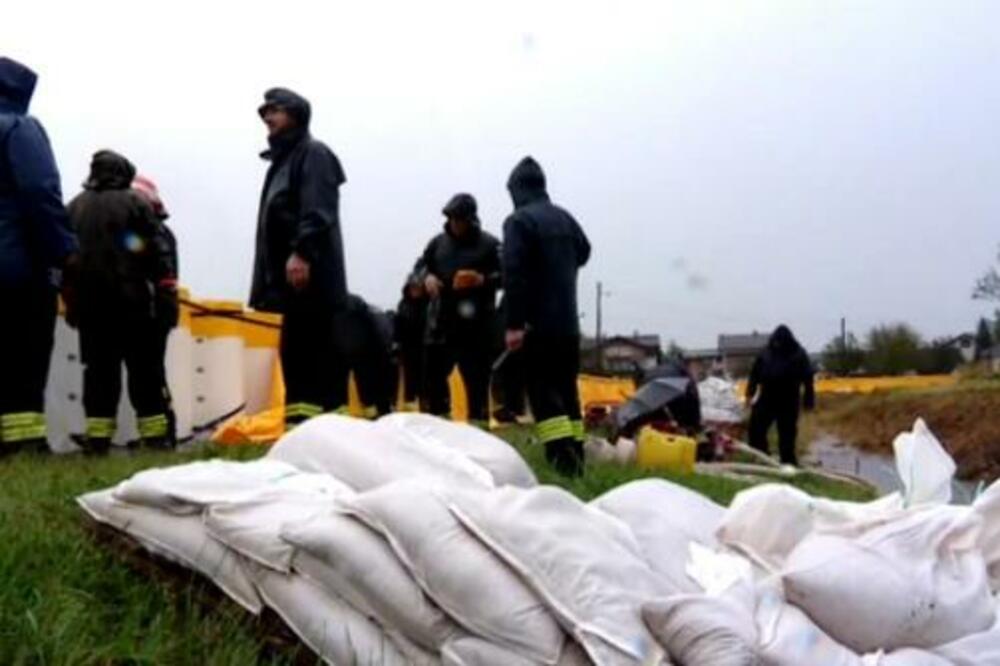 APOKALIPTIČNI PRIZORI U HRVATSKOJ: Zemlja pod VODOM, poplavljene kuće i putevi, a još se ne nazire KRAJ! (FOTO)