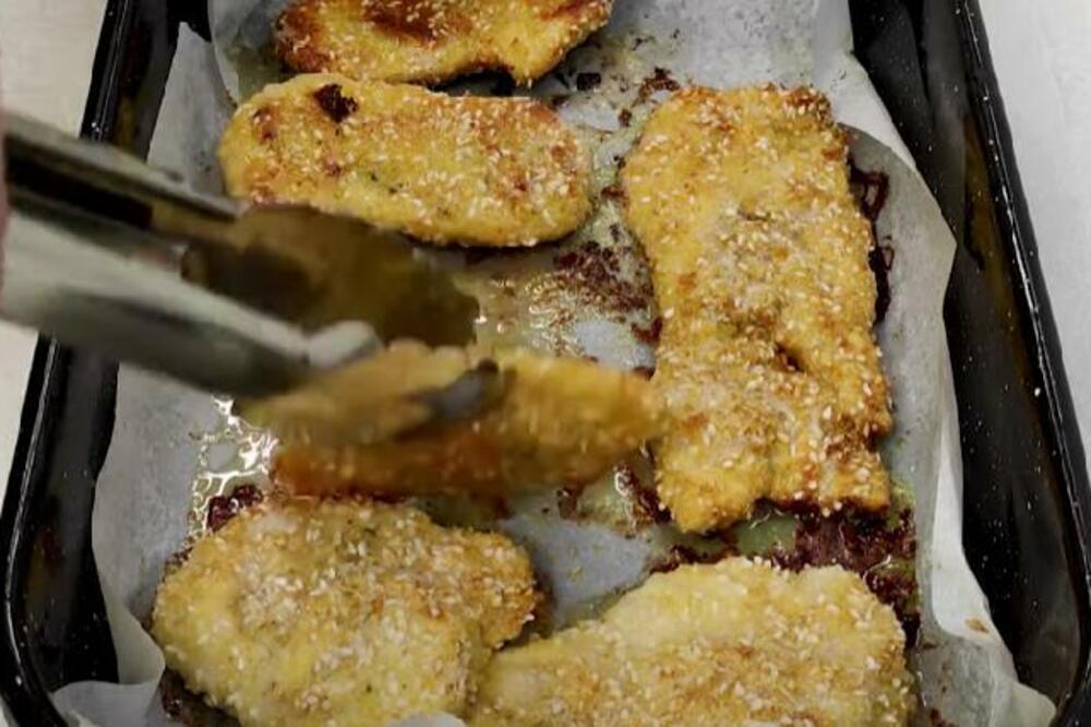 OD SADA VIŠE NIKADA NEĆETE POHOVATI PILETINU U JAJIMA: Ova SMESA će MESO učiniti SOČNIJIM (RECEPT)