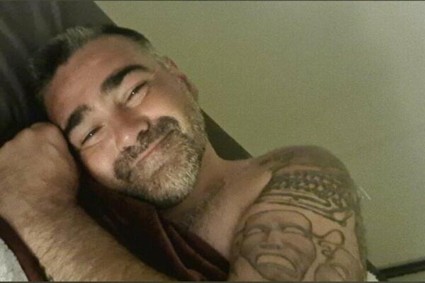 SERIJSKI LJUBAVNIK JAVNO OTKRIO ŠTA RADI ŽENAMA ZA PARE: Ljudi su ZANEMELI, stalno mu OVO TRAŽE, SKANDAL FOTO