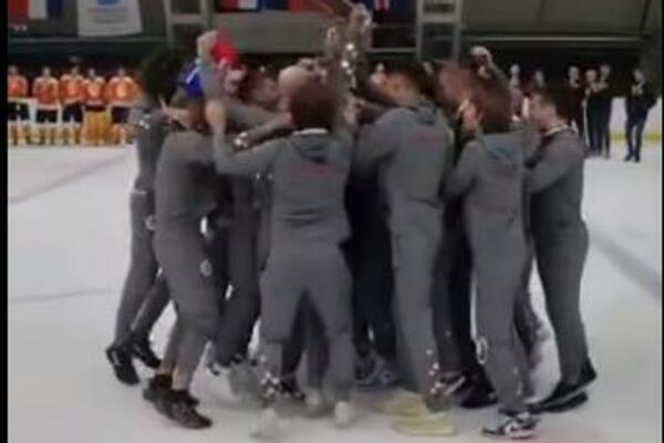 HRVATI VELIČAJU USPEH SVOJIH HOKEJAŠA: Momcima kojima su Srbi zviždali himnu postali svetski prvaci!