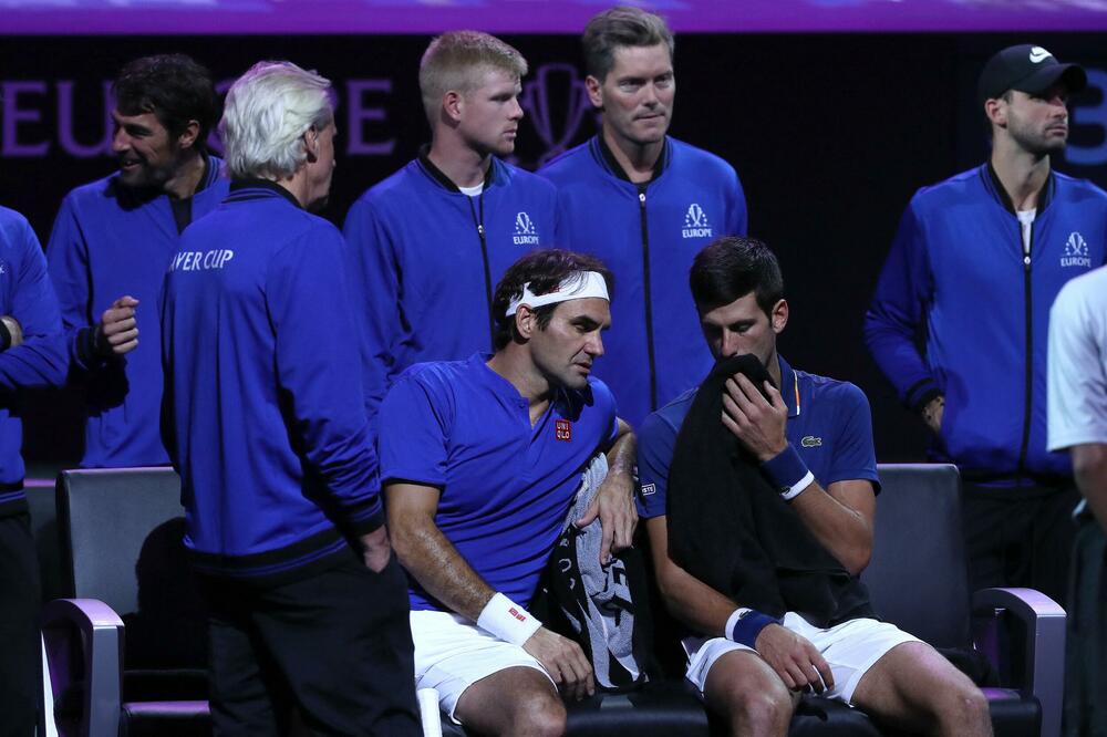 ĐOKOVIĆ POGODIO FEDERERA LOPTICOM U LEĐA: Hit scena u Londonu, pogledajte kako se Novak opravdao kod Rodžera!