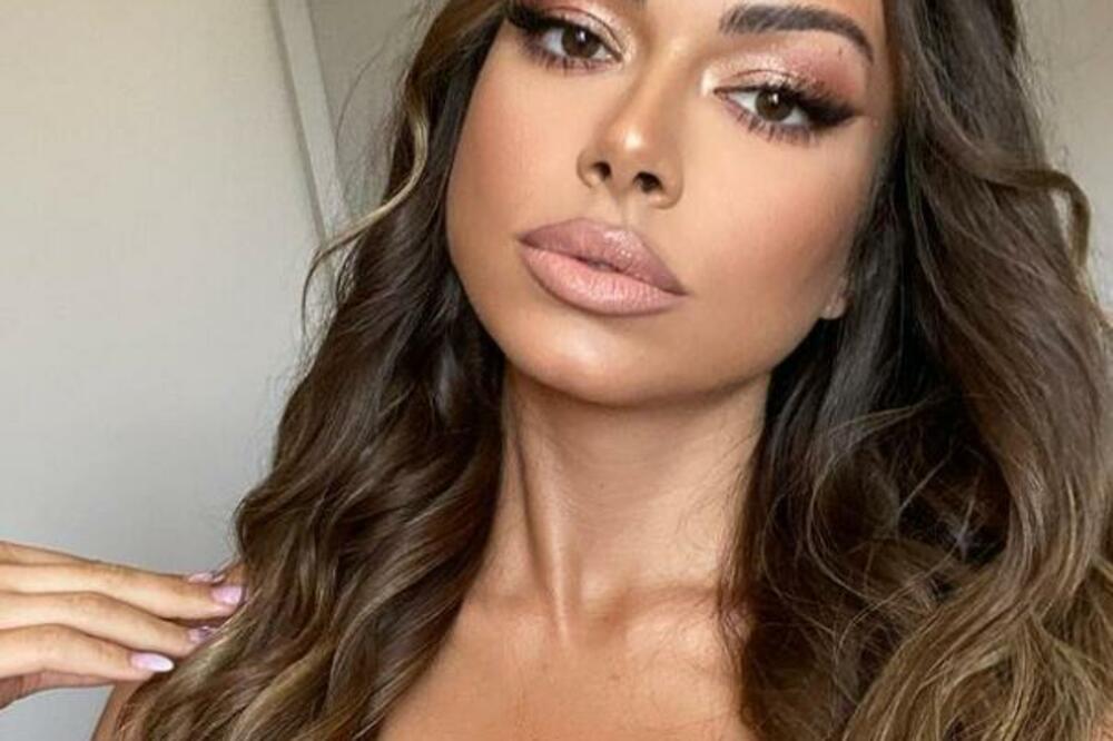 DANAS JE SREĆNO OŽENJEN, A NEKADA JE LJUBIO OVU ZANOSNU BRINETU: Pogledajte BIVŠU Đokovićevu devojku! (FOTO)