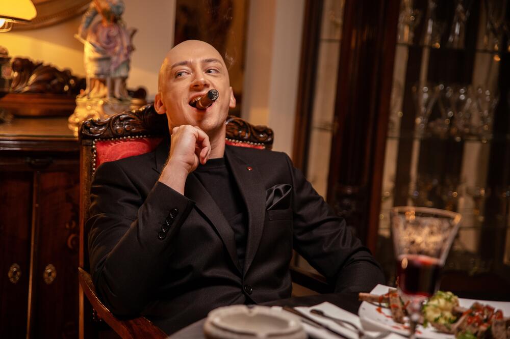 ZAPAMTILI SMO GA PO DEPILIRANIM NOGAMA, A SADA JE UHVAĆEN SA ANABELOM: Otkrivena POZADINA SVEGA!