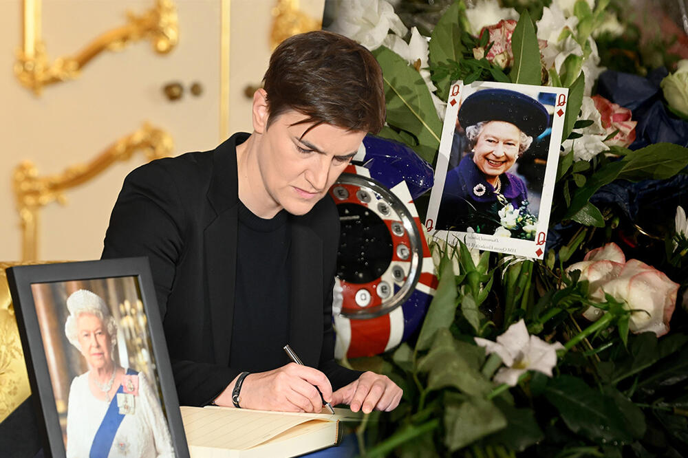 ANA BRNABIĆ I NJENA PARTNERKA STIGLE NA SAHRANU KRALJICE ELIZABETE II! Svet se oprašta (FOTO)